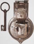Antikes handgefertigtes Truhenschloss historisches, altes mit Haken und Schlüssel, Eisen rostig, Dorn 112mm, Einzelstück, nur 1 x verfügbar (L)