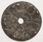 Klassizismus Griffbeschlag antik zum Kombinieren mit Ring oder Knopf, Messing geprägt patiniert. Einzelstück, nur noch 1 Stück verfügbar.