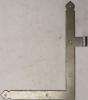 Altes Fensterwinkelband mit Kloben, Eisen blank