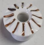 Porzellanknopf, Ø 26mm, mit Goldstreifen und Absplitterung, Möbelknopf in Keramik beschädigt, daher günstiger, noch 1 Stück verfügbar