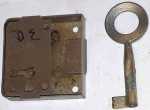 Kastenschloss, Dorn 30mm, links, antik, alt, Eisen grau lackiert mit Kratzer. Einzelstück, nur noch 1 Stück verfügbar.