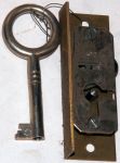 Einlassschloß alt, antik, Messing roh, mit vernickeltem Schlüssel, Dornmaß 10mm rechts