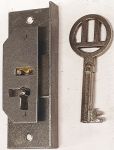 Einlassschloß, Eisen blank mit Eisenschlüssel, Dorn 12,5mm links, antik, alt