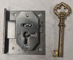Einlassschloß, Eisen blank mit Messingschlüssel, Dorn 26mm rechts, antik, alt, Einzelstück, keine weiteren lieferbar