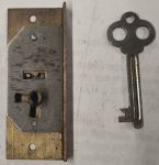 Einlassschloß alt, antik, Messing roh, mit vernickeltem Schlüssel, Dornmaß 12mm links, Einzelstück, nur noch 1 x verfügbar