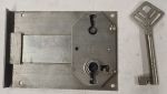 Einlassschloß, Eisen blank mit schönem Eisenschlüssel, Dorn 80mm rechts, links und lad verwendbar, antik, alt