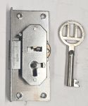 Einlassschloß, Eisen blank mit vernickeltem Schlüssel, Dorn 10mm rechts, antik, alt