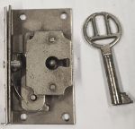 Schatullenschloss, Eisen mit vernickeltem Schlüssel, Dorn 20mm, für Schatullen und kleine Truhen