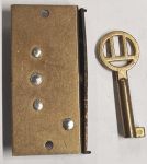 Schatullenschloss, Eisen vermessingt mit vermessingtem Schlüssel, Dorn 15mm, für Schatullen und kleine Truhen, nur 1x verfügbar