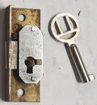 Einlassschloß, Messing roh mit vernickeltem Schlüssel, Dorn 10mm rechts, antik, alt, nur 2 Stück verfügbar