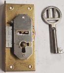 Einlassschloß, Messing roh mit vernickeltem Schlüssel, Dorn 16mm rechts, antik, alt, nur 2 Stück verfügbar