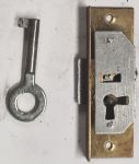Einlassschloß, Messing patiniert mit vernickeltem Schlüssel, Dorn 8mm rechts, antik, alt, nur 1 Stück verfügbar