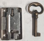 Kastenschloss, Dorn 19mm, rechts und links verwendbar, Eisen, mit Messingschlüssel, nur 1 Stück verfügbar